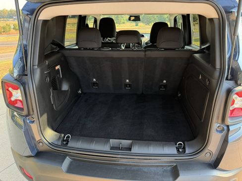 Used 2023 Jeep Renegade Altitude w/ Sun/Sound Group AWD/4WD image 29