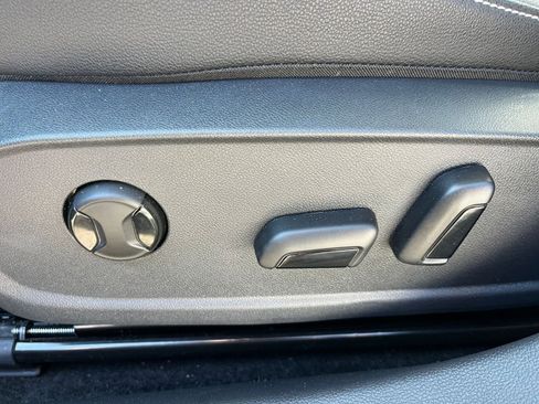 Used 2025 Volkswagen Jetta SE image 23