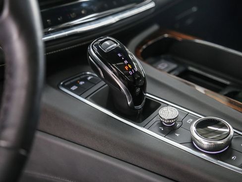 Used 2022 Cadillac Escalade Premium Luxury RWD image 21