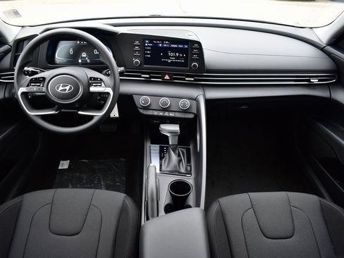 New 2026 Hyundai Elantra SE image 23