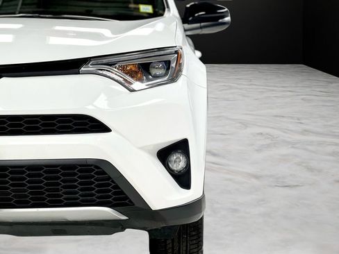 Used 2018 Toyota RAV4 SE w/ Power Extra Value Package image 9