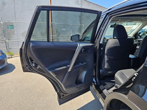 Used 2013 Toyota RAV4 XLE AWD/4WD image 15
