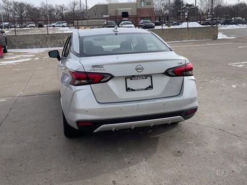 Used 2023 Nissan Versa SV image 7