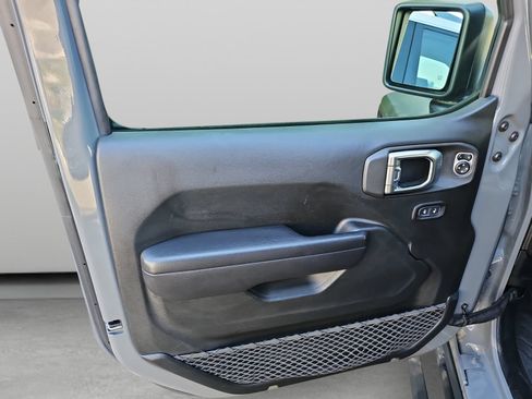 Used 2018 Jeep Wrangler Unlimited Sport S AWD/4WD image 32