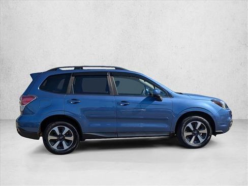 Used 2017 Subaru Forester 2.5i Premium w/ All-Weather Package image 4