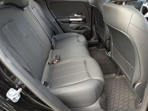 Used 2025 Mercedes-Benz GLA 250 image 19