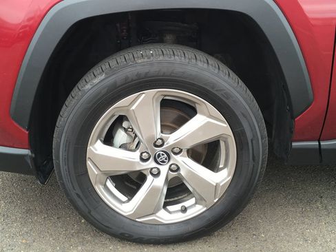 Used 2021 Toyota RAV4 XLE Premium AWD/4WD image 37