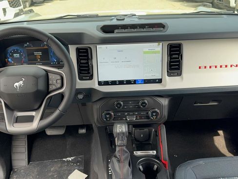 New 2026 Ford Bronco Heritage Edition AWD/4WD image 12