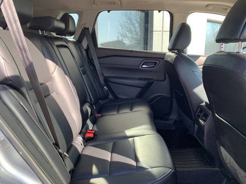 Used 2021 Nissan Rogue SL w/ Premium Package image 12