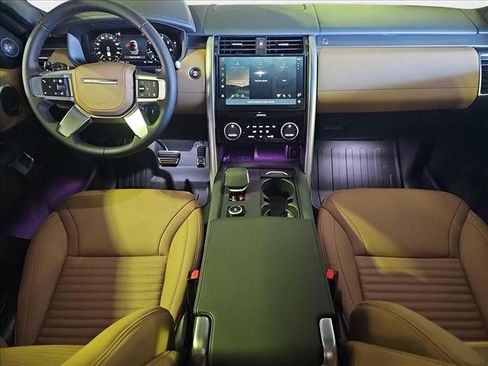 New 2024 Land Rover Discovery Metropolitan Edition image 9