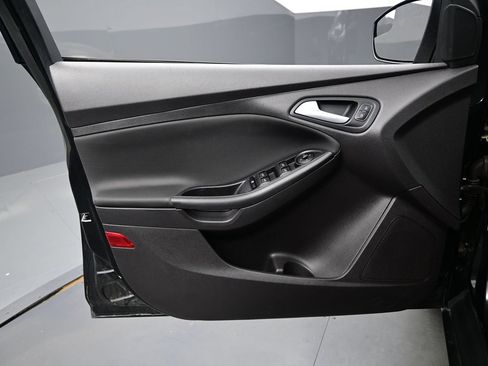 Used 2015 Ford Focus SE FWD image 9