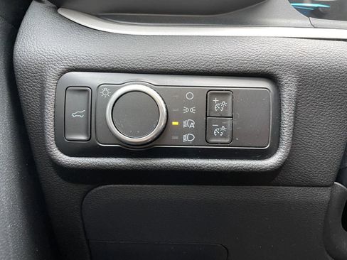 Used 2024 Ford Explorer XLT image 30