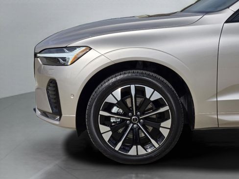 Used 2026 Volvo XC60 B5 Plus w/ Protection Package Premier AWD/4WD image 31
