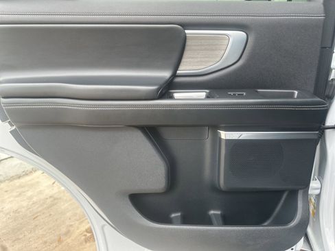 Used 2025 Ford Expedition Platinum AWD/4WD image 13