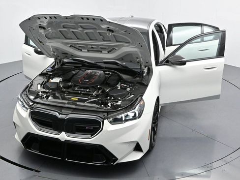 Used 2025 BMW M5 w/ Carbon Package AWD/4WD image 49