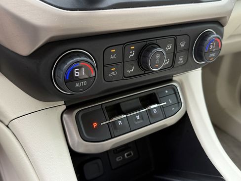 Used 2023 GMC Acadia Denali image 14