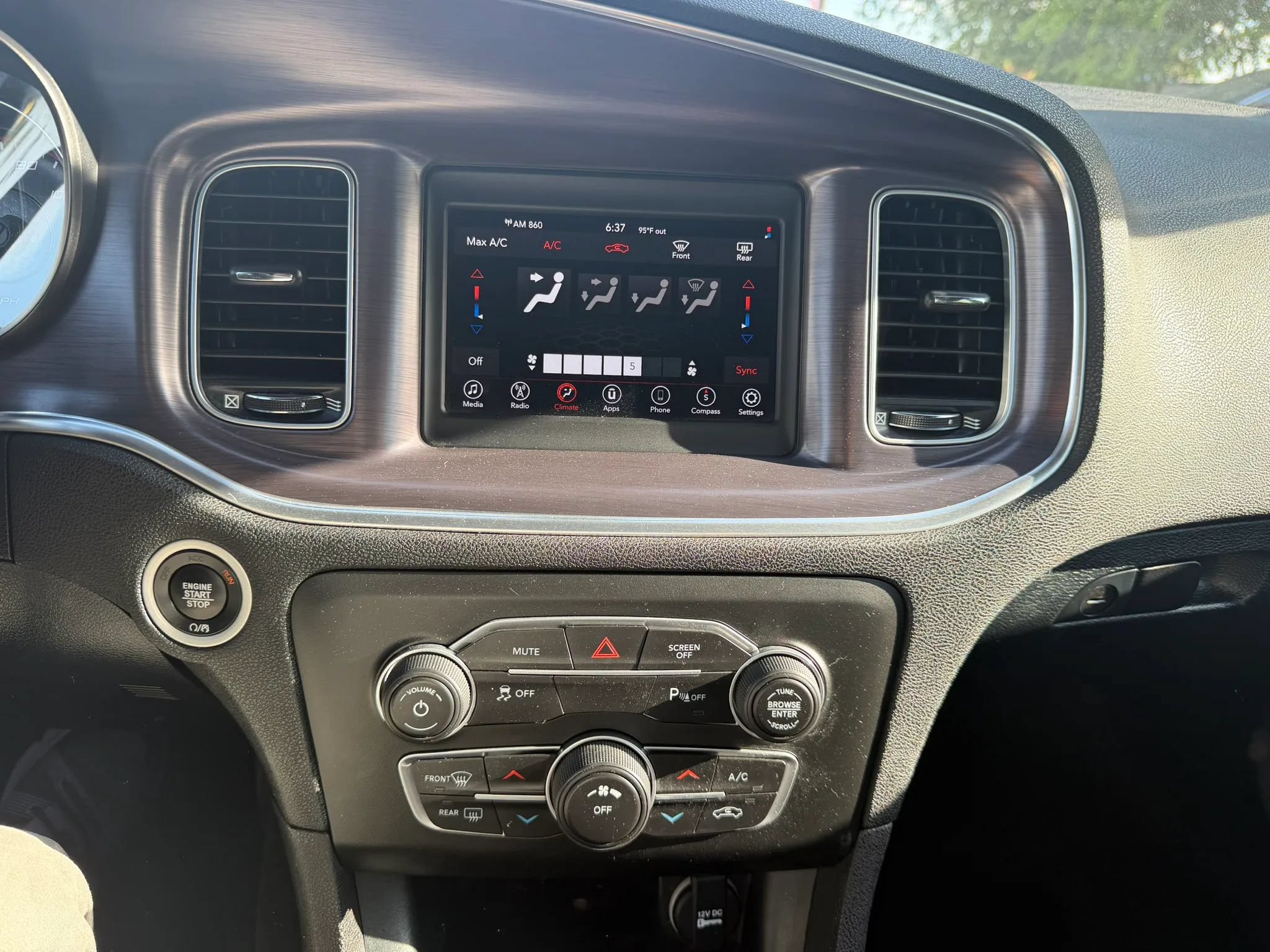 Used 2018 Dodge Charger SXT RWD image 21