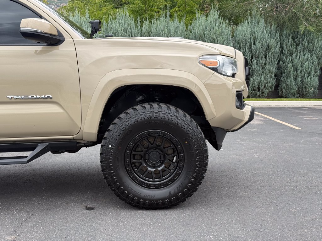 Used 2019 Toyota Tacoma TRD Sport w/ Technology Package AWD/4WD image 6