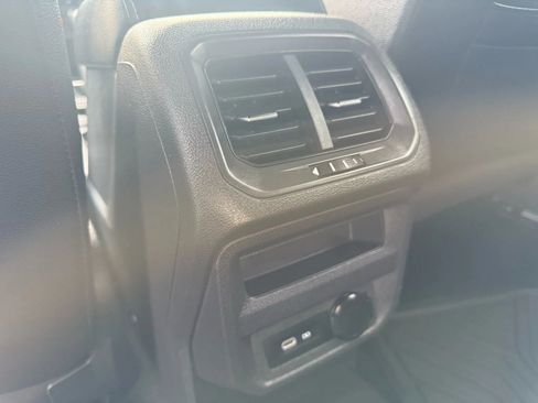 Used 2021 Volkswagen Tiguan SE image 20