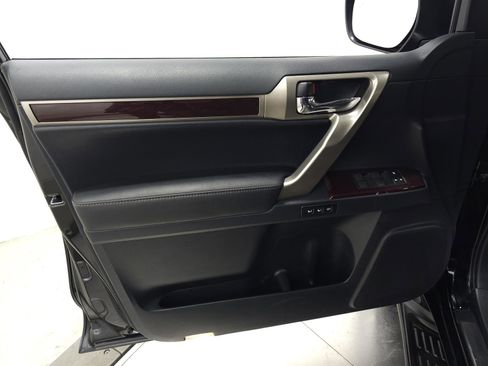 Used 2018 Lexus GX 460 Premium w/ Premium Package image 12