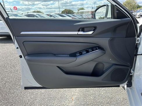 New 2025 Nissan Altima 2.5 SL image 14