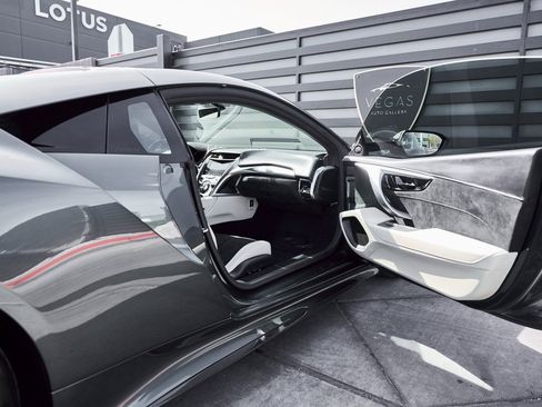 Used 2017 Acura NSX image 30