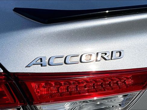 Used 2022 Honda Accord Sport image 9