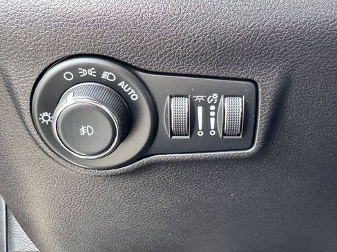 Used 2024 Jeep Compass Latitude AWD/4WD image 30