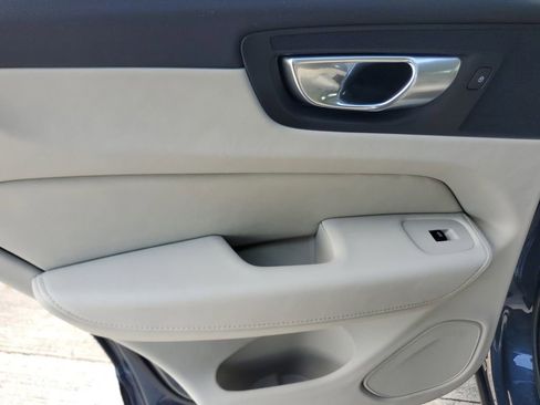Certified 2023 Volvo XC60 B5 Core w/ Climate Package FWD image 13