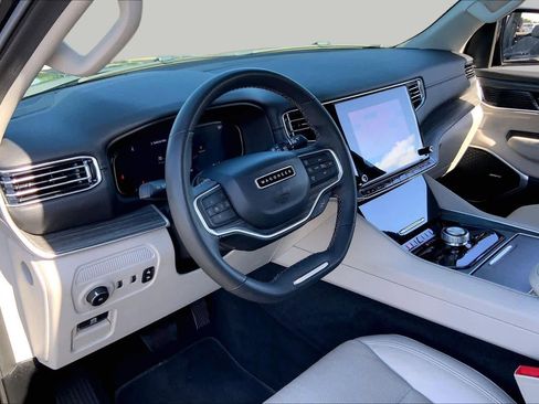 Used 2024 Jeep Wagoneer Series II w/ Flexible Seating Group RWD image 17