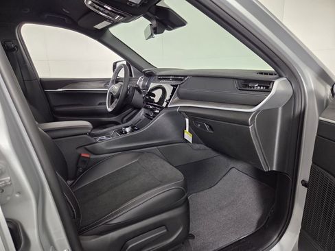 New 2026 Jeep Grand Cherokee Altitude image 31