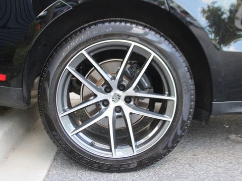 Used 2025 Porsche Macan image 15