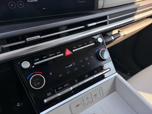 Used 2025 Hyundai Santa Fe SEL FWD image 18