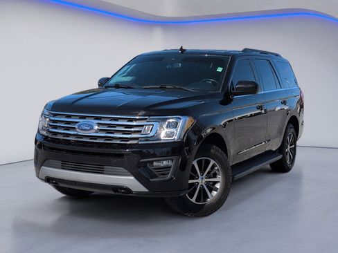 Used 2021 Ford Expedition XLT image 2