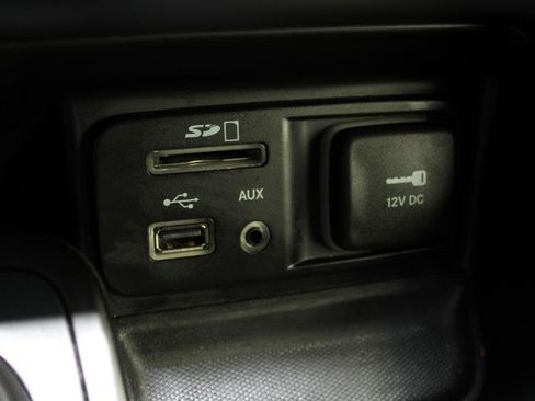 Used 2017 Jeep Cherokee Trailhawk image 32