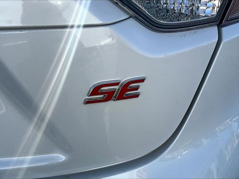 Used 2021 Toyota Corolla SE w/ SE Premium Package image 6