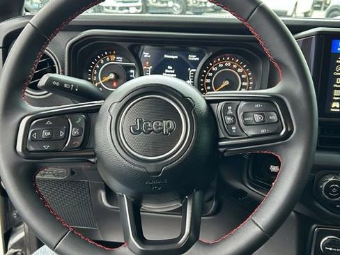 Used 2024 Jeep Gladiator Rubicon image 19