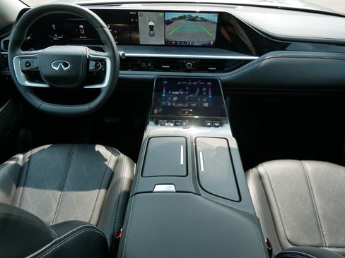 Used 2025 INFINITI QX80 Sensory AWD/4WD image 10