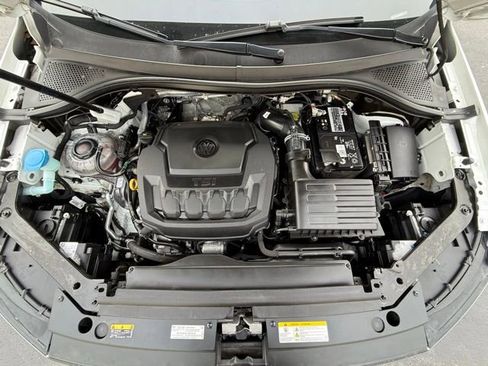 Used 2022 Volkswagen Tiguan SE R-Line image 23