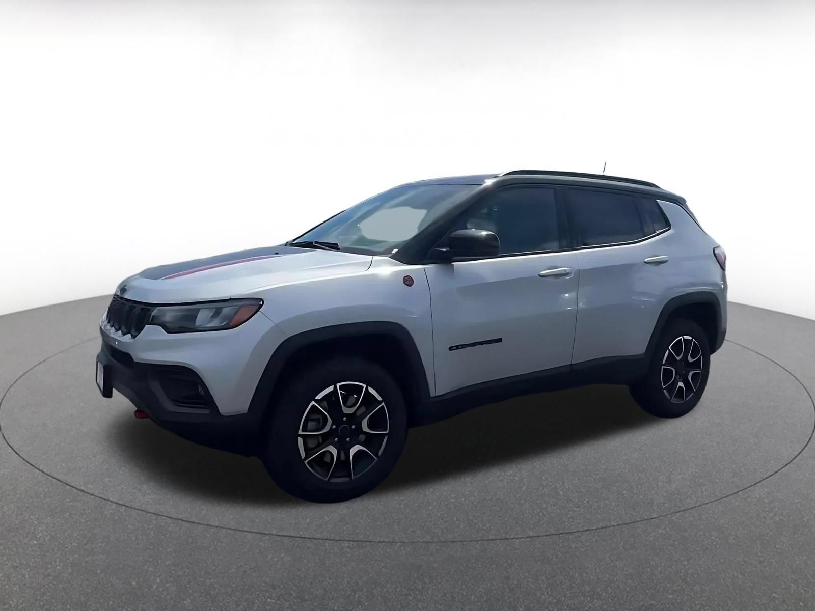 Used 2025 Jeep Compass Trailhawk AWD/4WD image 6