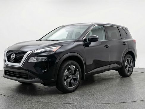 Used 2025 Nissan Rogue SV image 3