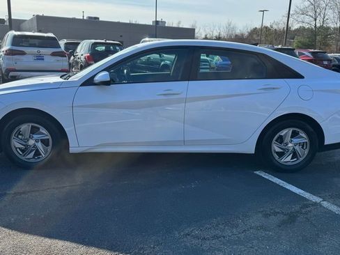Certified 2025 Hyundai Elantra SE FWD image 5