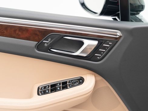 Used 2025 Porsche Macan image 22