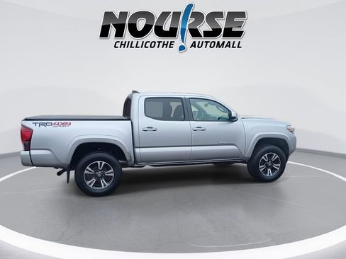 Used 2018 Toyota Tacoma TRD Sport image 9
