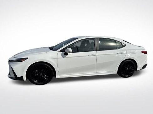 Used 2025 Toyota Camry SE image 2