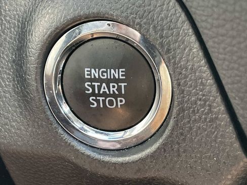 Used 2025 Toyota RAV4 XLE FWD image 32