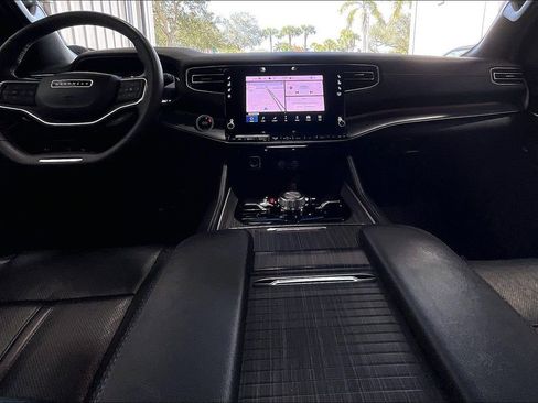 Used 2024 Jeep Wagoneer Series III image 6