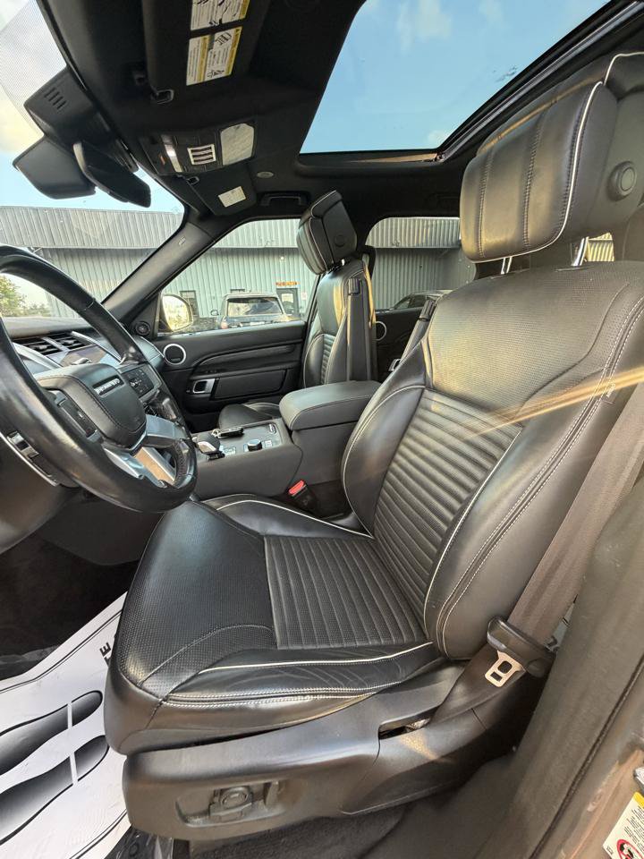 Used 2022 Land Rover Discovery HSE R-Dynamic AWD/4WD image 18