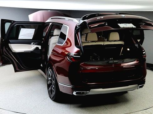 Used 2025 BMW X7 xDrive40i image 18