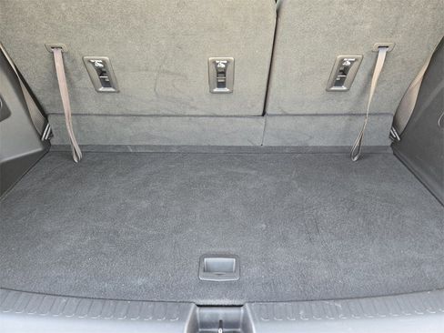 Used 2024 Chevrolet Traverse LT image 27